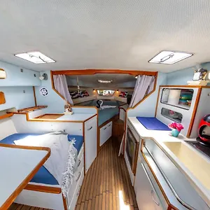  Botel Evasion